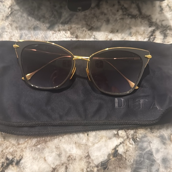 Like new Dita Arise sunglasses - Picture 3 of 3